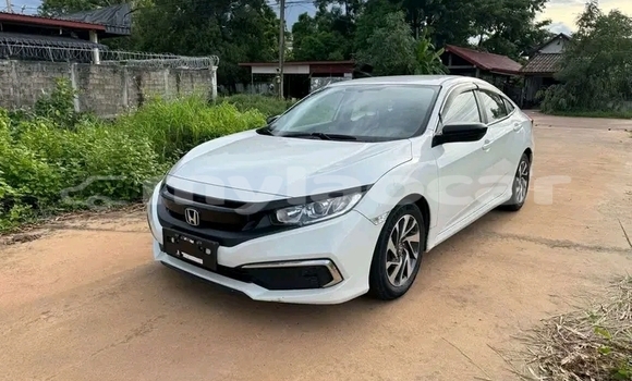 ຊື້ ໃຊ້ແລ້ວ Hyundai Azera White ລົດ ໃນ Luang Prabang ໃນ Louangphabang Province ຊື້ ໃຊ້ແລ້ວ Hyundai Azera White ລົດ ໃນ Luang Prabang ໃນ Louangphabang Province