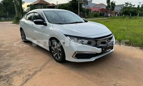 ຊື້ ໃຊ້ແລ້ວ Hyundai Azera White ລົດ ໃນ Luang Prabang ໃນ Louangphabang Province ຊື້ ໃຊ້ແລ້ວ Hyundai Azera White ລົດ ໃນ Luang Prabang ໃນ Louangphabang Province