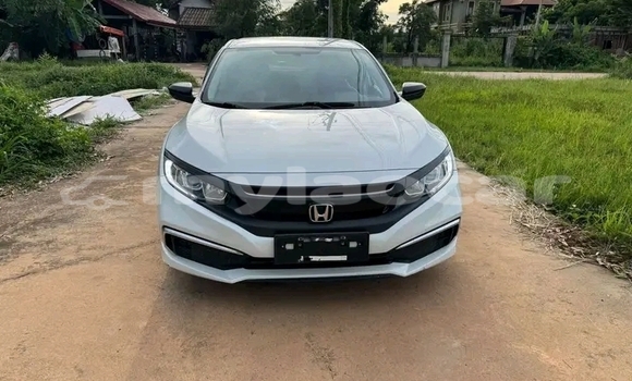 ຊື້ ໃຊ້ແລ້ວ Hyundai Azera White ລົດ ໃນ Luang Prabang ໃນ Louangphabang Province ຊື້ ໃຊ້ແລ້ວ Hyundai Azera White ລົດ ໃນ Luang Prabang ໃນ Louangphabang Province