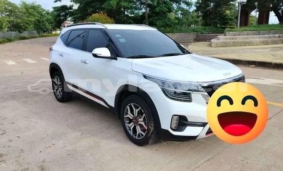 ຊື້ ໃຊ້ແລ້ວ Kia Sportage White ລົດ ໃນ Luang Prabang ໃນ Louangphabang Province ຊື້ ໃຊ້ແລ້ວ Kia Sportage White ລົດ ໃນ Luang Prabang ໃນ Louangphabang Province