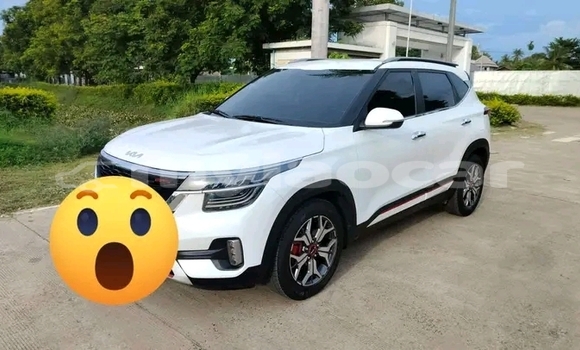 ຊື້ ໃຊ້ແລ້ວ Kia Sportage White ລົດ ໃນ Luang Prabang ໃນ Louangphabang Province ຊື້ ໃຊ້ແລ້ວ Kia Sportage White ລົດ ໃນ Luang Prabang ໃນ Louangphabang Province