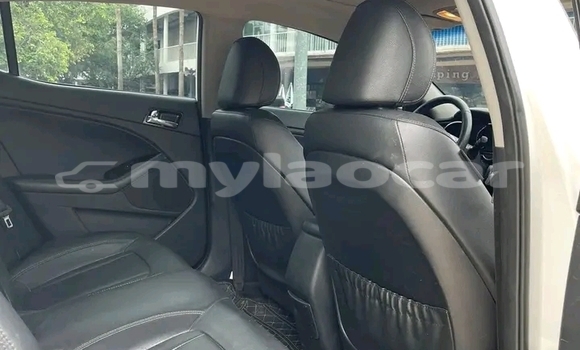 Buy Used Kia K5 White Car in Luang Namtha in Luang Namtha Province Buy Used Kia K5 White Car in Luang Namtha in Luang Namtha Province