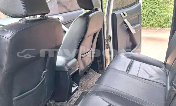 Buy Used Range Rover Range Rover White Car in Import - Dubai in Attapeu Province Buy Used Range Rover Range Rover White Car in Import - Dubai in Attapeu Province