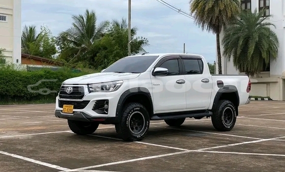 Buy Used Toyota REVO CAB Z-EDITION White Car in Import - Dubai in Attapeu Province Buy Used Toyota REVO CAB Z-EDITION White Car in Import - Dubai in Attapeu Province