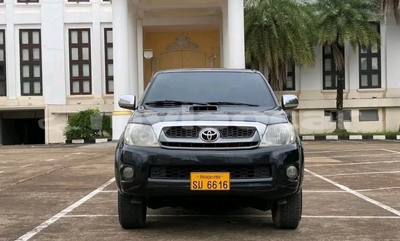 Buy Used Toyota Hilux Black Car in Import - Dubai in Attapeu Province Buy Used Toyota Hilux Black Car in Import - Dubai in Attapeu Province