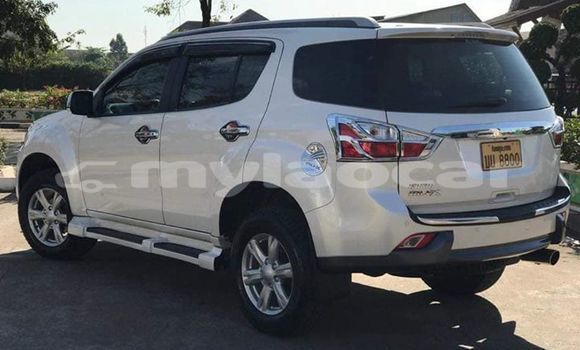 Buy Used Isuzu MU-X White Car in Vientiane in Vientiane Province Buy Used Isuzu MU-X White Car in Vientiane in Vientiane Province