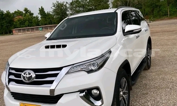 Buy Used Toyota Fortuner White Car in Import - Dubai in Attapeu Province Buy Used Toyota Fortuner White Car in Import - Dubai in Attapeu Province