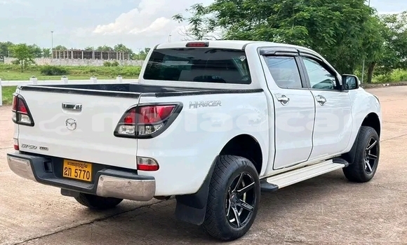 Buy Used Mazda BT-50 White Car in Import - Dubai in Attapeu Province Buy Used Mazda BT-50 White Car in Import - Dubai in Attapeu Province