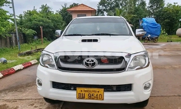 Buy Used Toyota Hilux White Car in Luang Prabang in Louangphabang Province Buy Used Toyota Hilux White Car in Luang Prabang in Louangphabang Province