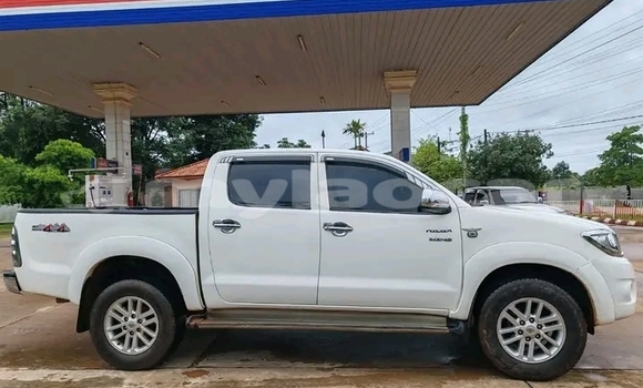 Buy Used Toyota Hilux White Car in Luang Prabang in Louangphabang Province Buy Used Toyota Hilux White Car in Luang Prabang in Louangphabang Province
