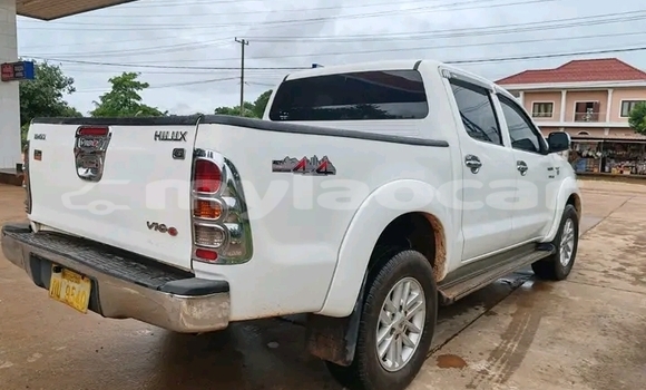 Buy Used Toyota Hilux White Car in Luang Prabang in Louangphabang Province Buy Used Toyota Hilux White Car in Luang Prabang in Louangphabang Province