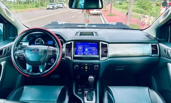 Buy Used GMC Sierra White Car in Import - Dubai in Attapeu Province Buy Used GMC Sierra White Car in Import - Dubai in Attapeu Province