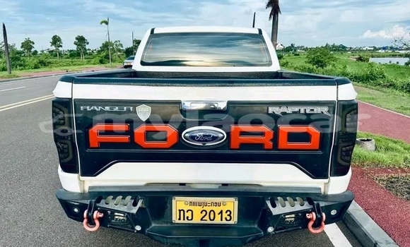 Buy Used GMC Sierra White Car in Import - Dubai in Attapeu Province Buy Used GMC Sierra White Car in Import - Dubai in Attapeu Province