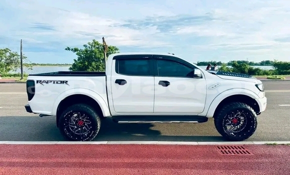 Buy Used GMC Sierra White Car in Import - Dubai in Attapeu Province Buy Used GMC Sierra White Car in Import - Dubai in Attapeu Province