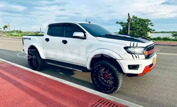 Buy Used GMC Sierra White Car in Import - Dubai in Attapeu Province Buy Used GMC Sierra White Car in Import - Dubai in Attapeu Province