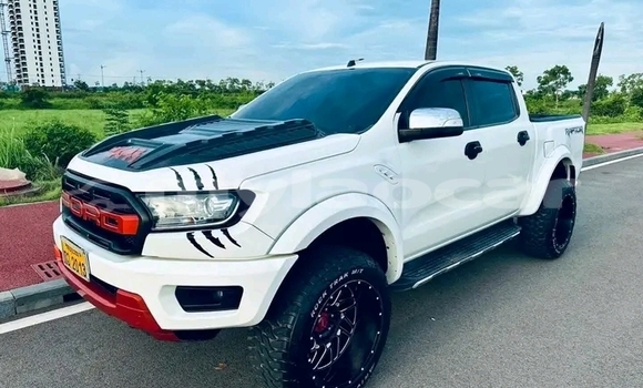 Buy Used GMC Sierra White Car in Import - Dubai in Attapeu Province Buy Used GMC Sierra White Car in Import - Dubai in Attapeu Province