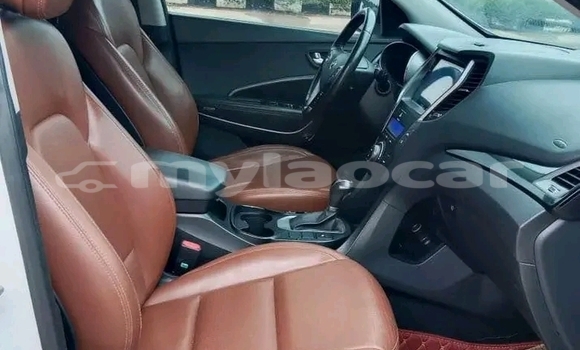 ຊື້ ໃຊ້ແລ້ວ Hyundai Santa Fe White ລົດ ໃນ Import - Dubai ໃນ Attapeu Province ຊື້ ໃຊ້ແລ້ວ Hyundai Santa Fe White ລົດ ໃນ Import - Dubai ໃນ Attapeu Province