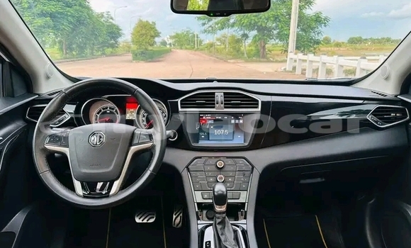 Buy Used BMW 3–Series White Car in Import - Dubai in Attapeu Province