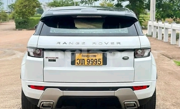 ຊື້ ໃຊ້ແລ້ວ Range Rover Evoque White ລົດ ໃນ Luang Prabang ໃນ Louangphabang Province ຊື້ ໃຊ້ແລ້ວ Range Rover Evoque White ລົດ ໃນ Luang Prabang ໃນ Louangphabang Province