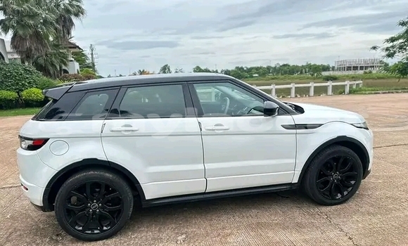 ຊື້ ໃຊ້ແລ້ວ Range Rover Evoque White ລົດ ໃນ Luang Prabang ໃນ Louangphabang Province ຊື້ ໃຊ້ແລ້ວ Range Rover Evoque White ລົດ ໃນ Luang Prabang ໃນ Louangphabang Province