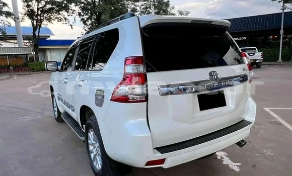 ຊື້ ໃຊ້ແລ້ວ Toyota Prado White ລົດ ໃນ Import - Dubai ໃນ Attapeu Province ຊື້ ໃຊ້ແລ້ວ Toyota Prado White ລົດ ໃນ Import - Dubai ໃນ Attapeu Province