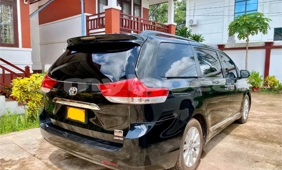 Buy Used Toyota Sienna Black Car in Import - Dubai in Attapeu Province Buy Used Toyota Sienna Black Car in Import - Dubai in Attapeu Province