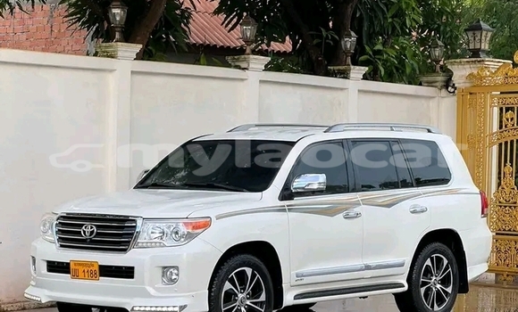 Buy Used Toyota Land Cruiser White Car in Vientiane in Vientiane Province Buy Used Toyota Land Cruiser White Car in Vientiane in Vientiane Province