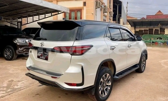 Buy Used Toyota Fortuner White Car in Import - Dubai in Attapeu Province Buy Used Toyota Fortuner White Car in Import - Dubai in Attapeu Province