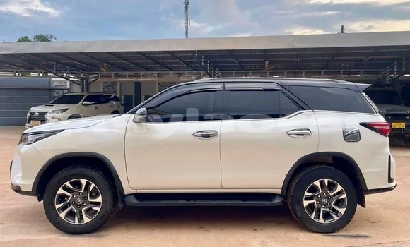 Buy Used Toyota Fortuner White Car in Import - Dubai in Attapeu Province Buy Used Toyota Fortuner White Car in Import - Dubai in Attapeu Province