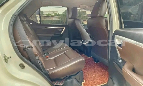 Buy Used Toyota Prado White Car in Import - Dubai in Attapeu Province Buy Used Toyota Prado White Car in Import - Dubai in Attapeu Province