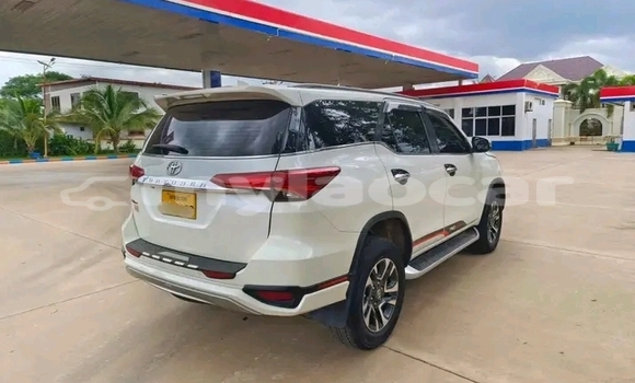 Buy Used Toyota Prado White Car in Import - Dubai in Attapeu Province Buy Used Toyota Prado White Car in Import - Dubai in Attapeu Province