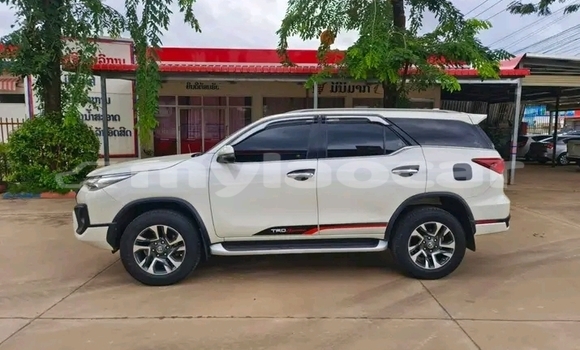 Buy Used Toyota Prado White Car in Import - Dubai in Attapeu Province Buy Used Toyota Prado White Car in Import - Dubai in Attapeu Province