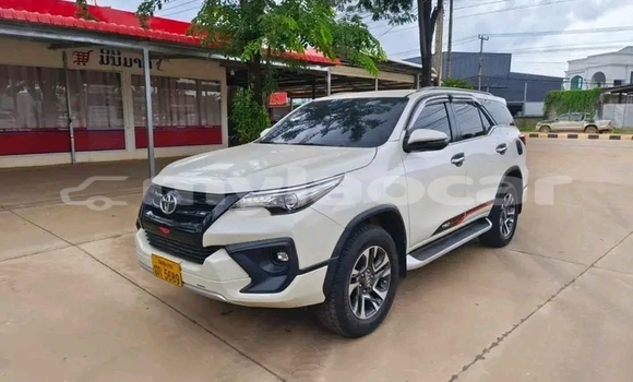Buy Used Toyota Prado White Car in Import - Dubai in Attapeu Province Buy Used Toyota Prado White Car in Import - Dubai in Attapeu Province