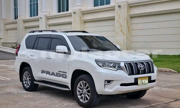 Buy Used Toyota Prado White Car in Import - Dubai in Attapeu Province Buy Used Toyota Prado White Car in Import - Dubai in Attapeu Province