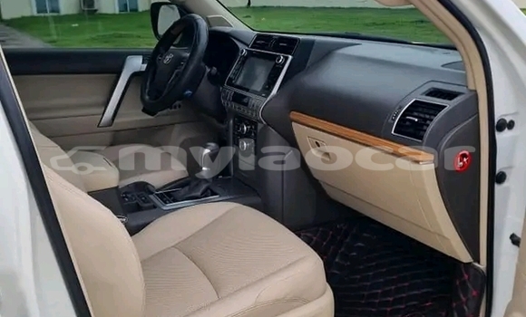 Buy Used Toyota Prado White Car in Import - Dubai in Attapeu Province Buy Used Toyota Prado White Car in Import - Dubai in Attapeu Province