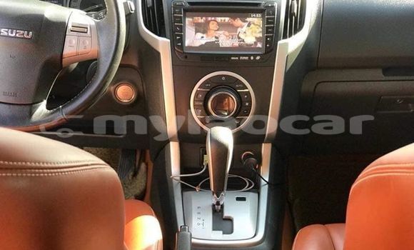 Buy Used Isuzu MU-X White Car in Vientiane in Vientiane Province Buy Used Isuzu MU-X White Car in Vientiane in Vientiane Province