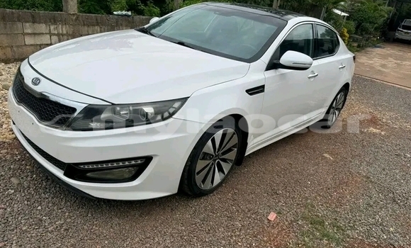 ຊື້ ໃຊ້ແລ້ວ Kia K5 White ລົດ ໃນ Luang Prabang ໃນ Louangphabang Province ຊື້ ໃຊ້ແລ້ວ Kia K5 White ລົດ ໃນ Luang Prabang ໃນ Louangphabang Province