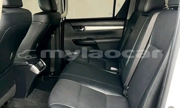 ຊື້ ໃຊ້ແລ້ວ Toyota REVO CAB Z-EDITION White ລົດ ໃນ Luang Prabang ໃນ Louangphabang Province ຊື້ ໃຊ້ແລ້ວ Toyota REVO CAB Z-EDITION White ລົດ ໃນ Luang Prabang ໃນ Louangphabang Province