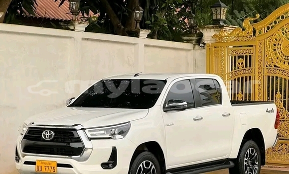 ຊື້ ໃຊ້ແລ້ວ Toyota REVO CAB Z-EDITION White ລົດ ໃນ Luang Prabang ໃນ Louangphabang Province ຊື້ ໃຊ້ແລ້ວ Toyota REVO CAB Z-EDITION White ລົດ ໃນ Luang Prabang ໃນ Louangphabang Province