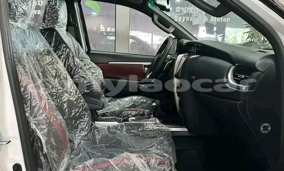 ຊື້ ໃຊ້ແລ້ວ Toyota Hilux White ລົດ ໃນ Import - Dubai ໃນ Attapeu Province ຊື້ ໃຊ້ແລ້ວ Toyota Hilux White ລົດ ໃນ Import - Dubai ໃນ Attapeu Province