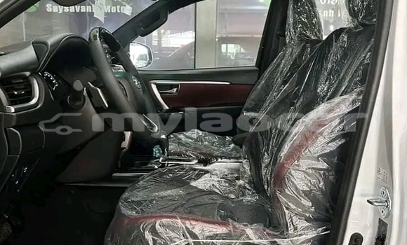 ຊື້ ໃຊ້ແລ້ວ Toyota Hilux White ລົດ ໃນ Import - Dubai ໃນ Attapeu Province ຊື້ ໃຊ້ແລ້ວ Toyota Hilux White ລົດ ໃນ Import - Dubai ໃນ Attapeu Province