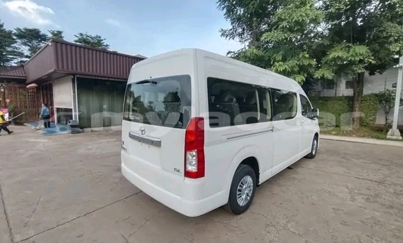 ຊື້ ໃຊ້ແລ້ວ Toyota Hiace White ລົດ ໃນ Import - Dubai ໃນ Attapeu Province ຊື້ ໃຊ້ແລ້ວ Toyota Hiace White ລົດ ໃນ Import - Dubai ໃນ Attapeu Province