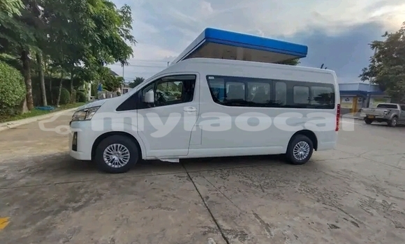 ຊື້ ໃຊ້ແລ້ວ Toyota Hiace White ລົດ ໃນ Import - Dubai ໃນ Attapeu Province ຊື້ ໃຊ້ແລ້ວ Toyota Hiace White ລົດ ໃນ Import - Dubai ໃນ Attapeu Province