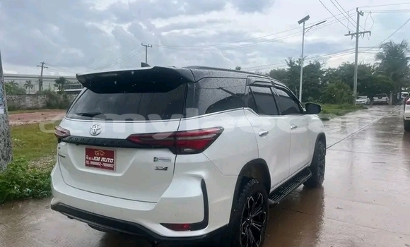 ຊື້ ໃຊ້ແລ້ວ Toyota Fortuner White ລົດ ໃນ Luang Prabang ໃນ Louangphabang Province ຊື້ ໃຊ້ແລ້ວ Toyota Fortuner White ລົດ ໃນ Luang Prabang ໃນ Louangphabang Province