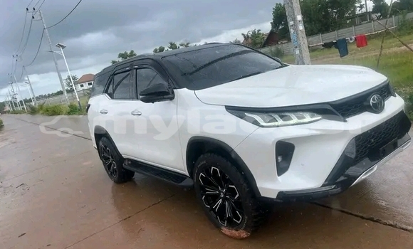 ຊື້ ໃຊ້ແລ້ວ Toyota Fortuner White ລົດ ໃນ Luang Prabang ໃນ Louangphabang Province ຊື້ ໃຊ້ແລ້ວ Toyota Fortuner White ລົດ ໃນ Luang Prabang ໃນ Louangphabang Province
