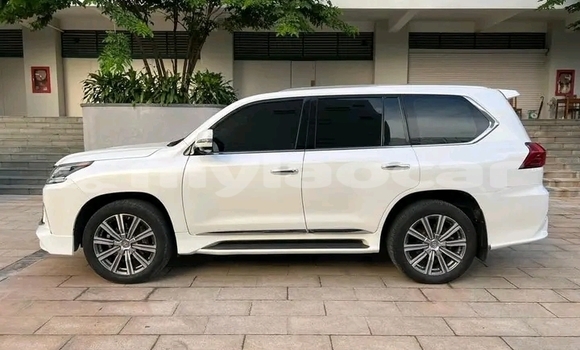 ຊື້ ໃຊ້ແລ້ວ Lexus LX 570 White ລົດ ໃນ Luang Namtha ໃນ Luang Namtha Province ຊື້ ໃຊ້ແລ້ວ Lexus LX 570 White ລົດ ໃນ Luang Namtha ໃນ Luang Namtha Province