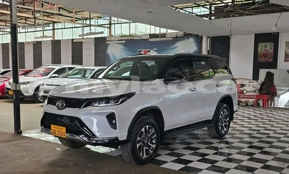 ຊື້ ໃຊ້ແລ້ວ Toyota Fortuner White ລົດ ໃນ Import - Dubai ໃນ Attapeu Province ຊື້ ໃຊ້ແລ້ວ Toyota Fortuner White ລົດ ໃນ Import - Dubai ໃນ Attapeu Province