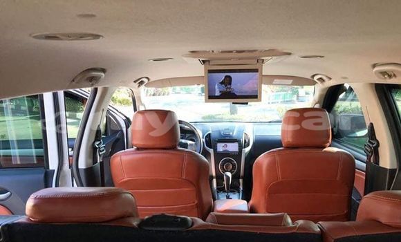 Buy Used Isuzu MU-X White Car in Vientiane in Vientiane Province Buy Used Isuzu MU-X White Car in Vientiane in Vientiane Province