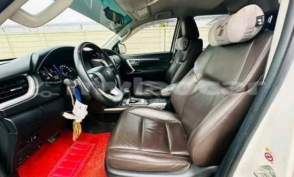 Acheter Occasion Voiture Toyota Fortuner Blanc à Luang Prabang, Louangphabang Province Acheter Occasion Voiture Toyota Fortuner Blanc à Luang Prabang, Louangphabang Province