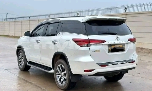 Acheter Occasion Voiture Toyota Fortuner Blanc à Luang Prabang, Louangphabang Province Acheter Occasion Voiture Toyota Fortuner Blanc à Luang Prabang, Louangphabang Province